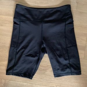 Zyia Light n Tight Pocket Hustle Shorts 8"